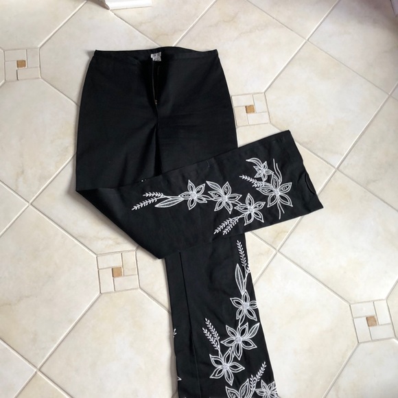 Cache black boot cut pants with embroidery sz8 - Picture 2 of 4
